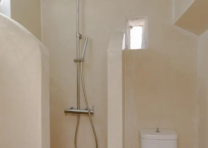 Cleopatra's Backyard 3*