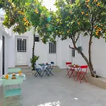 Cleopatra's Backyard 아크앤젤로스